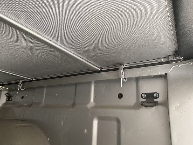Крышка на кузов (тент) Ford Ranger T9, VW Amarok 2023+ (мягкая рулонная Soft Roll Cover) Xukey TP-RA фото