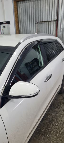 Дефлектори вікон вітровики до Kia Niro 2016-2022 З Хром Молдингом BKAJR1623-W/S фото