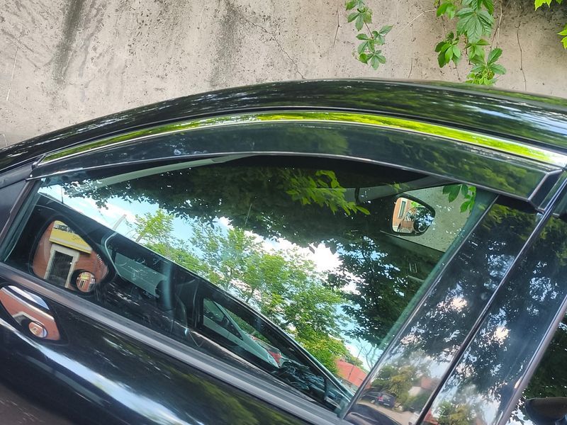 Дефлектори вікон вітровики з хром вставкою (нерж.) Ford Kuga 2020+ Premium BFDRJ2023-W/S фото